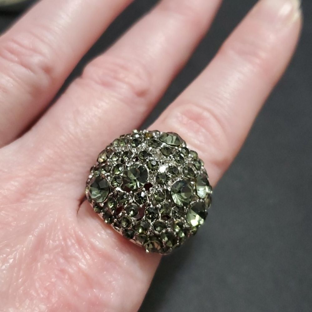Silver tone smokey green rhinestone ring size 7